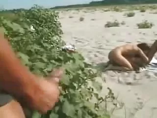 Italiano coppia di lesbiche diteggiatura sulla spiaggia per guardoni spiaggia coppia coppia