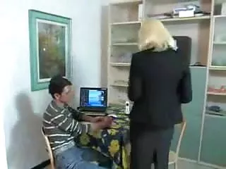 Latina bellissima con bruna, fantastico, pelle di velluto eva angelina chiama in ufficio sul tappeto del suo subordinato, valeva, dice che un mascalzone, come non si riordina bene con le spese, regolarmente in ritardo e altre cose, che di solito di ascoltare dal boss. il ragazzo ascoltò malcontento, figurato in mente che la cosa perché nessuno fa assaporare non graffia, buchi non lavato, in bocca salato lecca lecca rosso non dato a servirvi, perché vale la pena di scopartela in ufficio sulla scrivania.