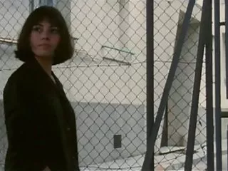 Classico italiano - una secondina in un carcere femminile classico