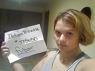 Kryptonite26 una ragaza italiana con un culo muy grande grande